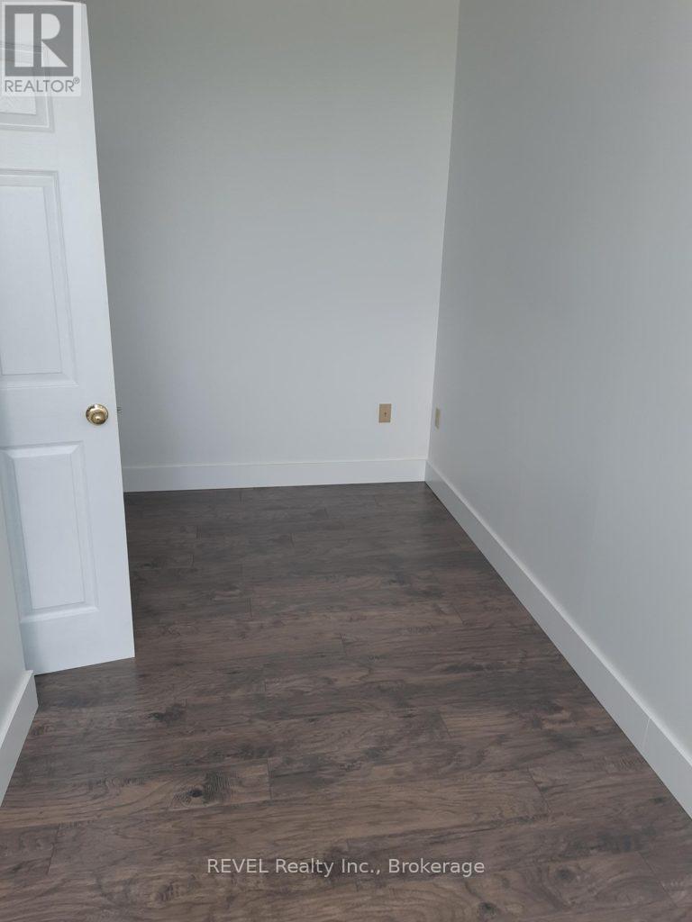 203a&b - 112 Queenston Street Property Photo 6
