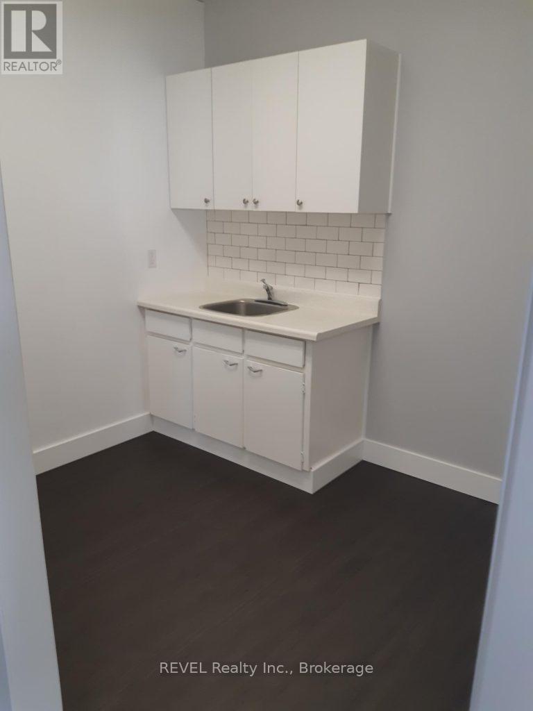 203a&b - 112 Queenston Street Property Photo 7