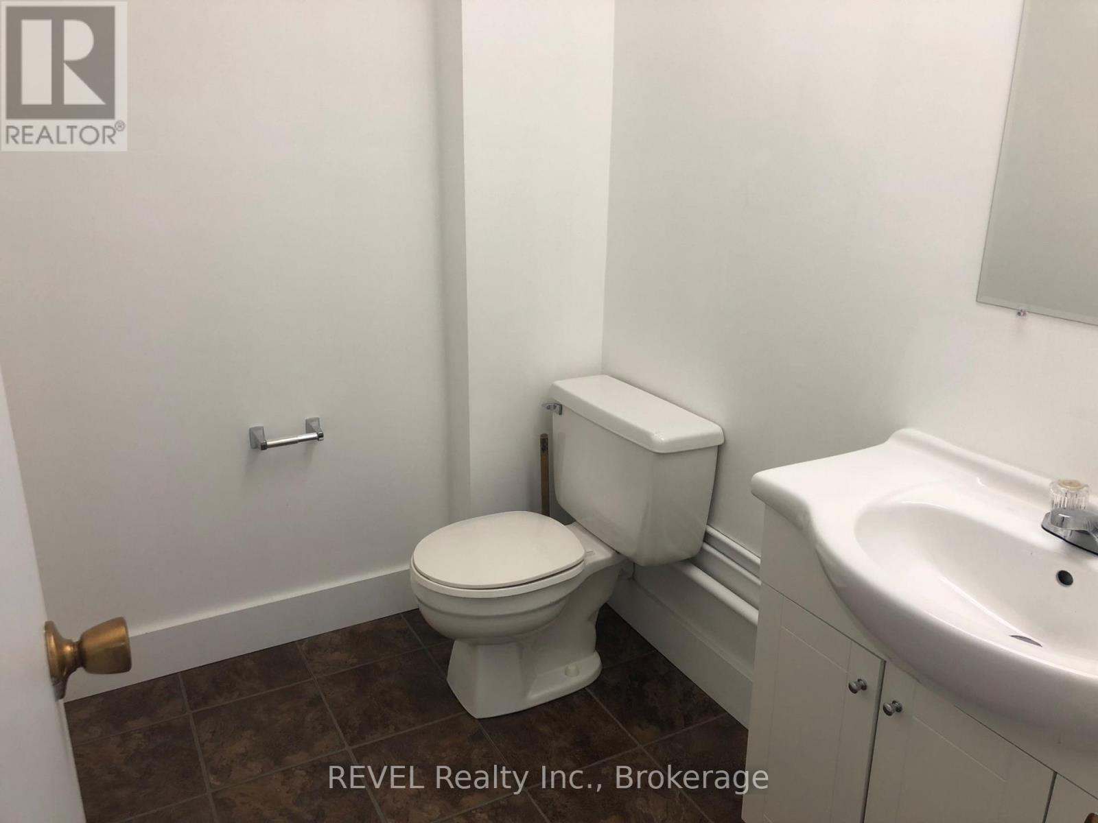 G4 - 112 Queenston Street Property Photo 7