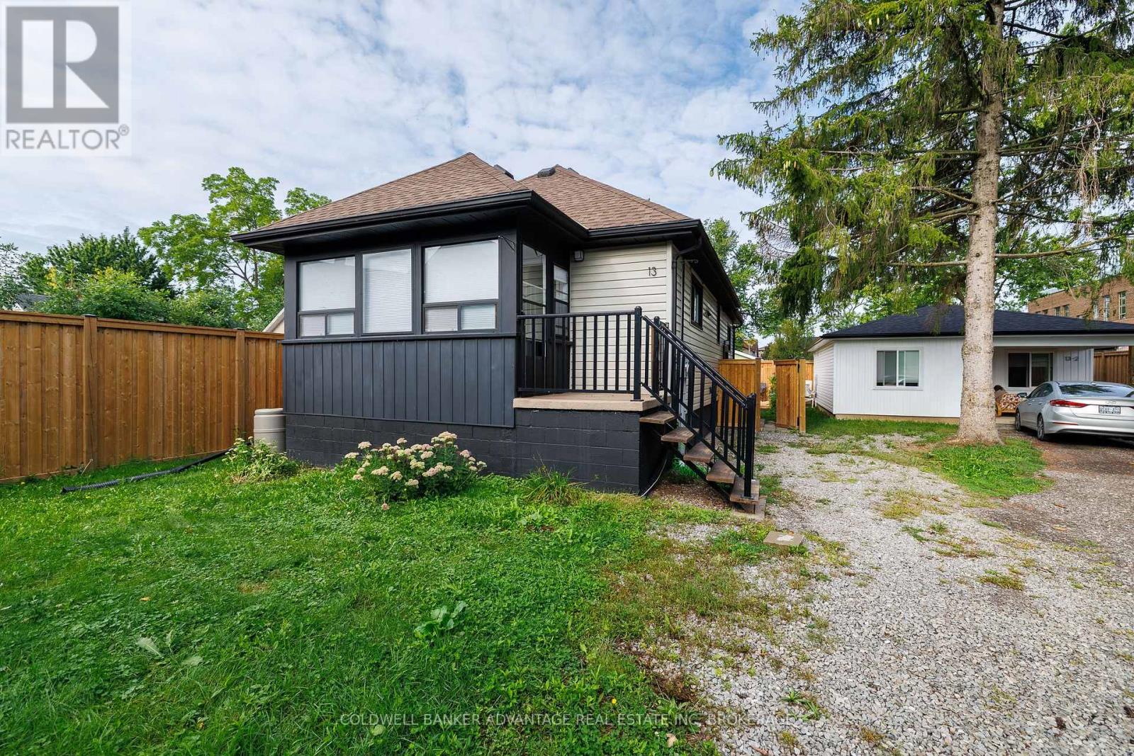 13/15 Duncan Street W Property Photo 3