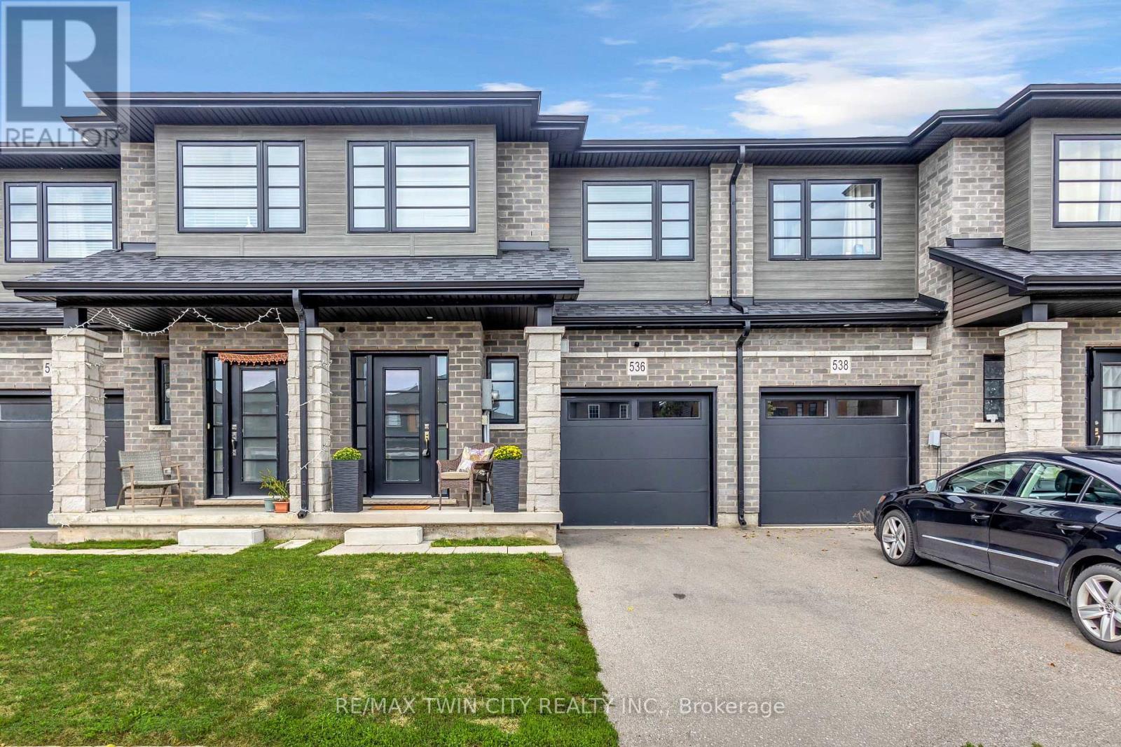 536 Grey Street Property Photo 1