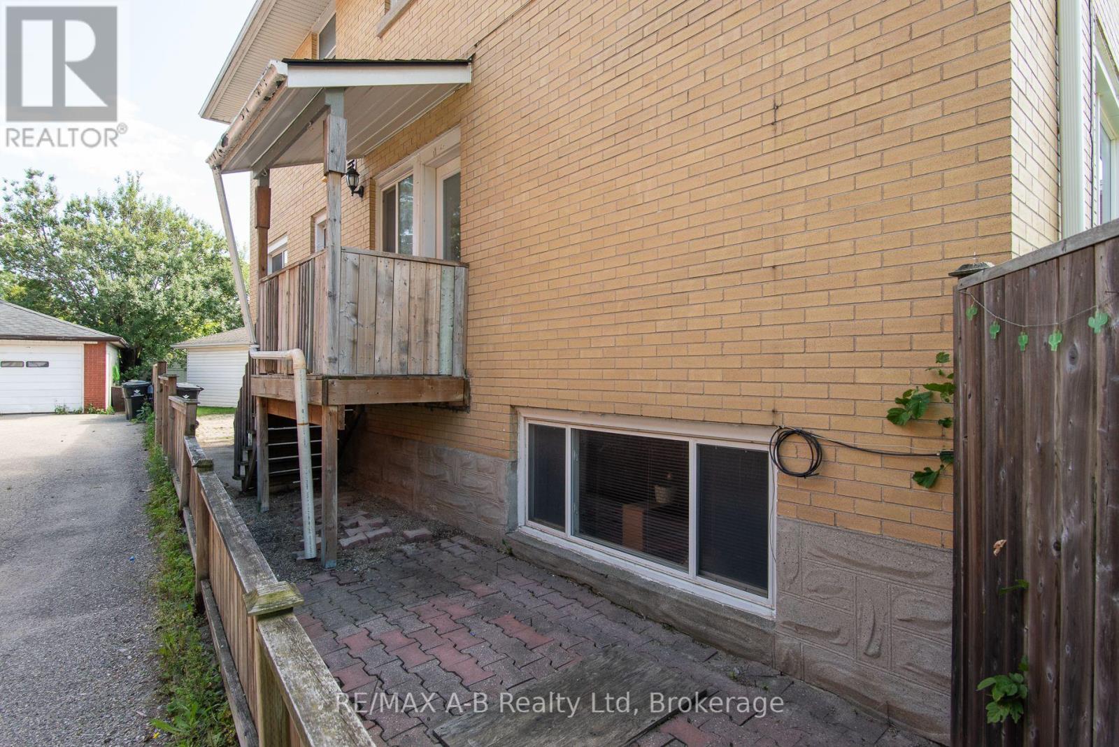 727 Frederick Street Property Photo 4