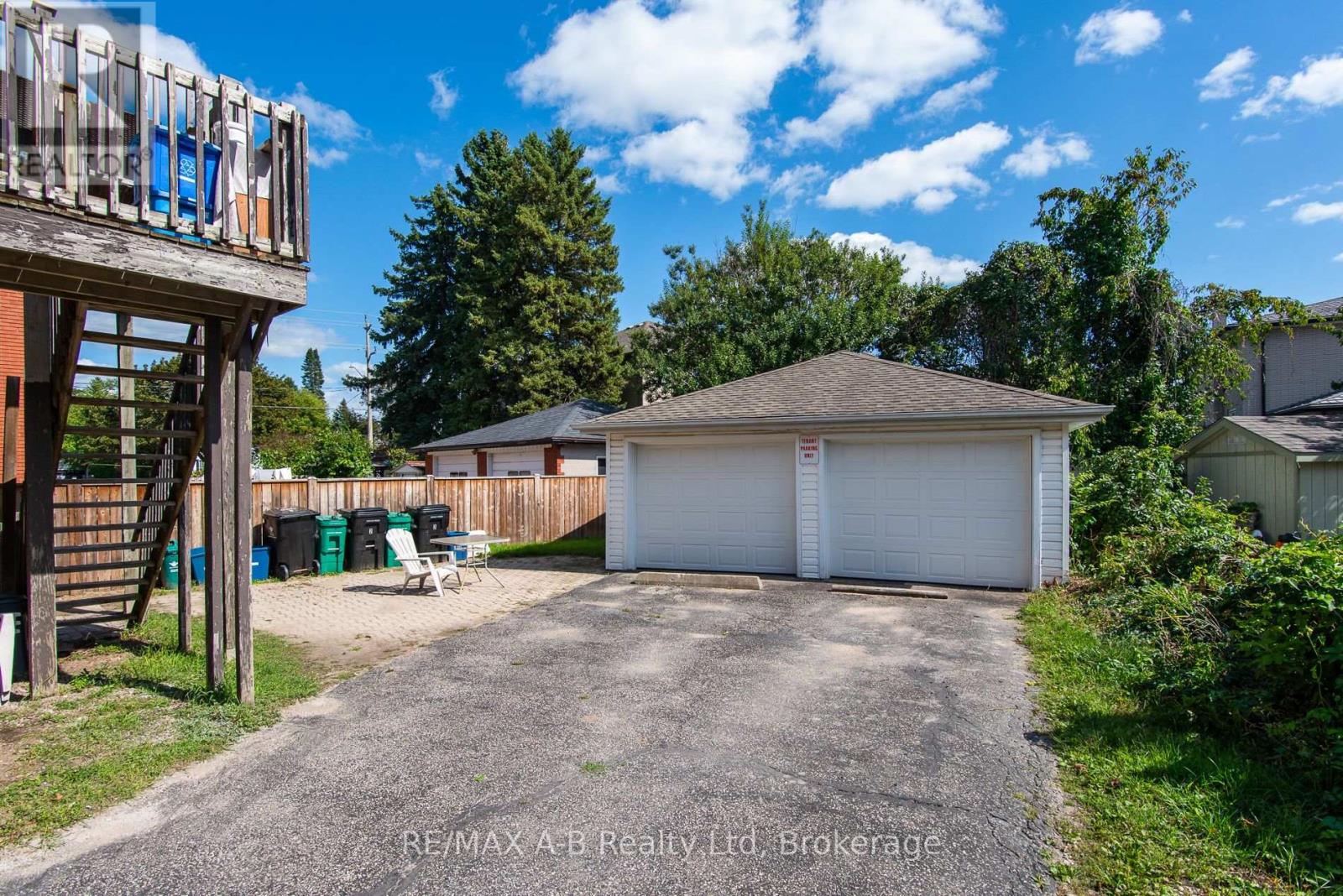 727 Frederick Street Property Photo 5