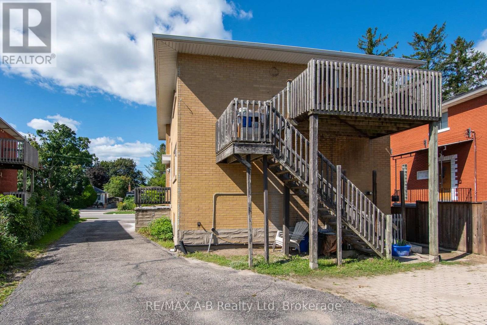 727 Frederick Street Property Photo 6