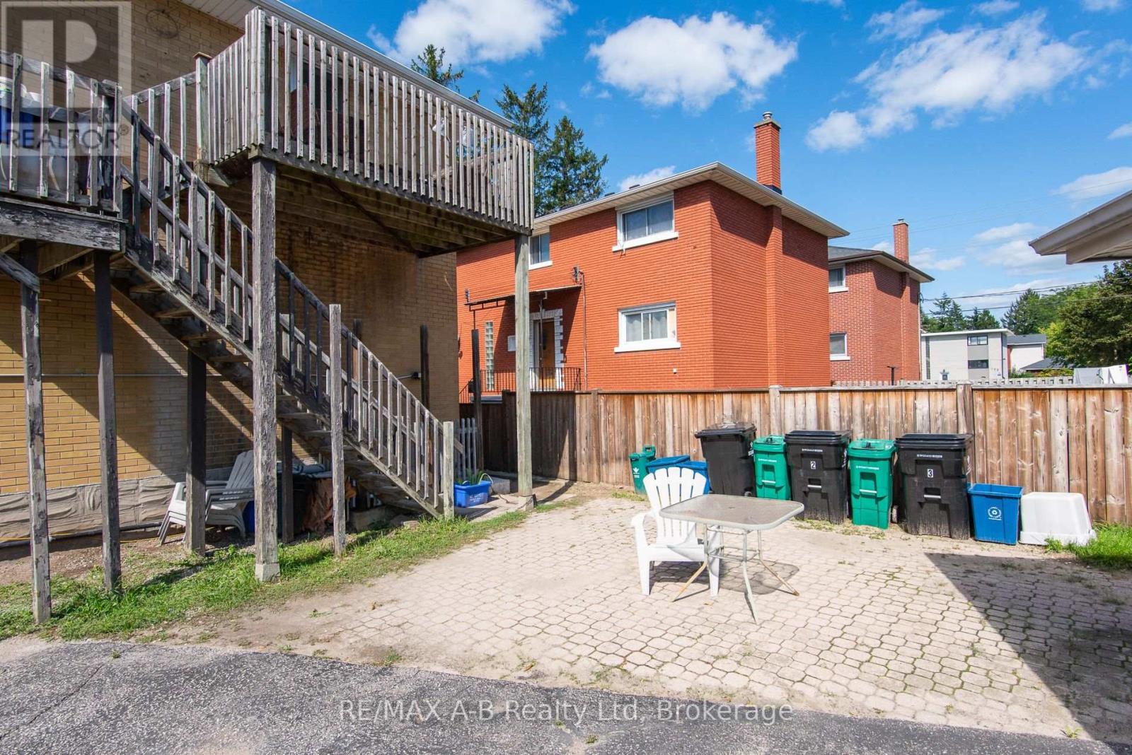 727 Frederick Street Property Photo 7