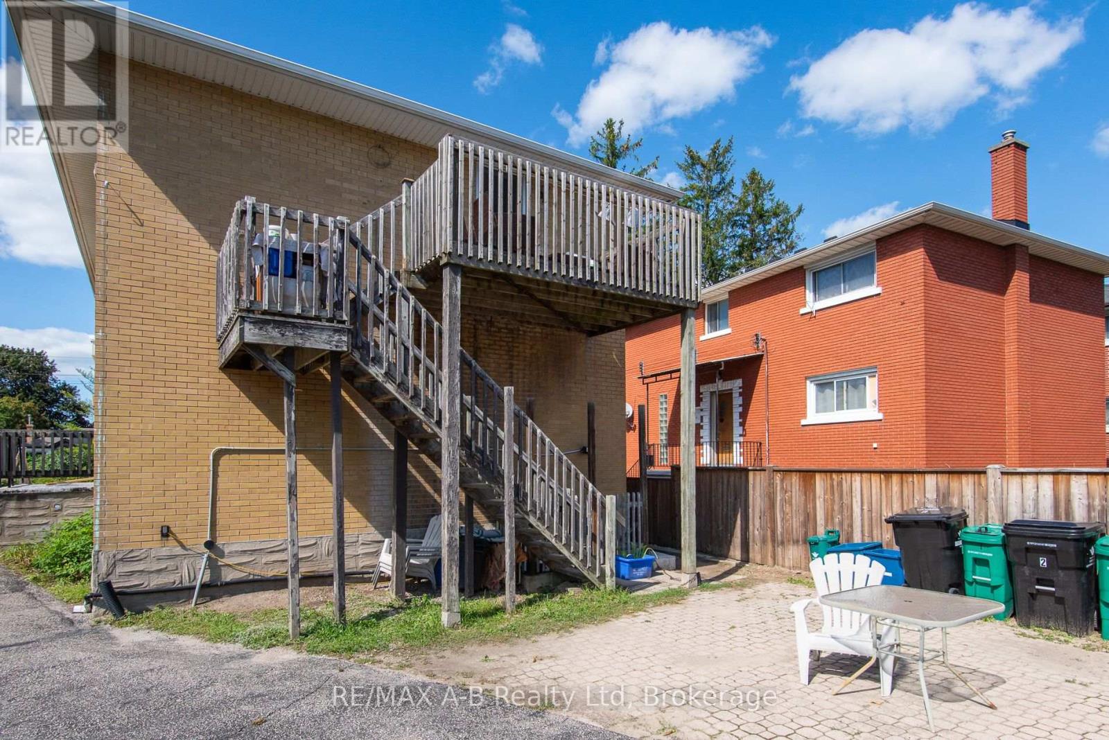 727 Frederick Street Property Photo 8