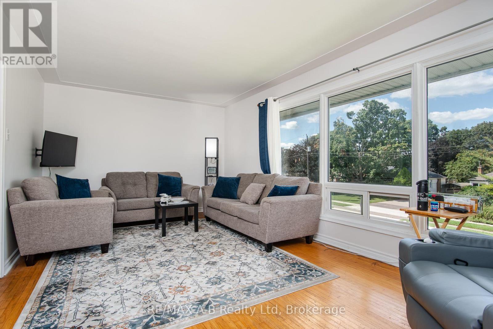 727 Frederick Street Property Photo 9