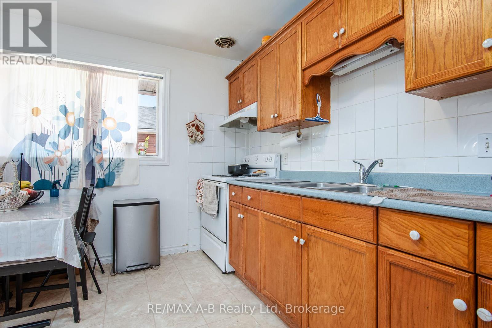 727 Frederick Street Property Photo 12