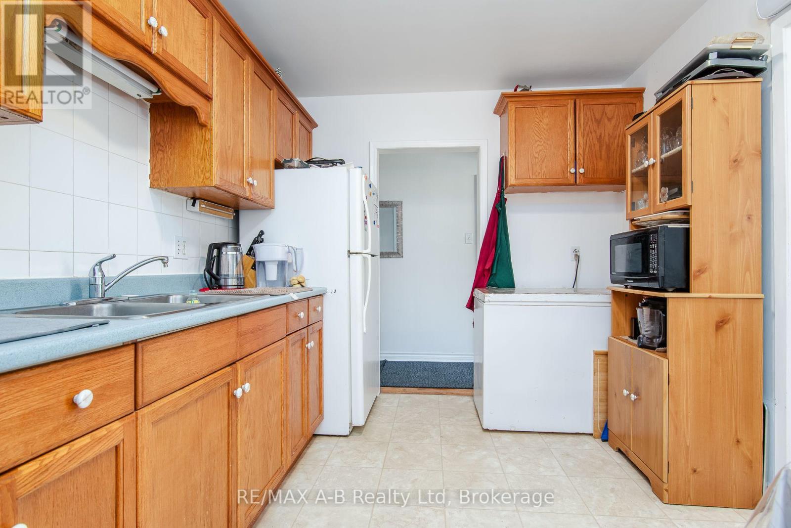 727 Frederick Street Property Photo 13