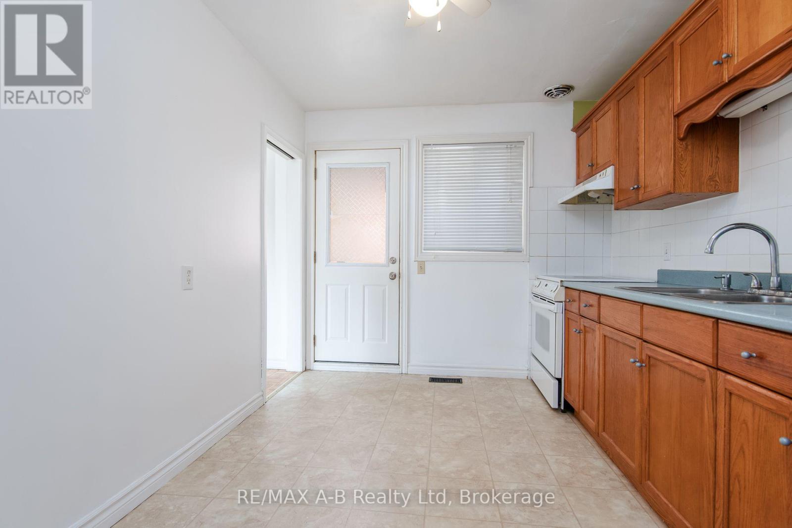 727 Frederick Street Property Photo 28