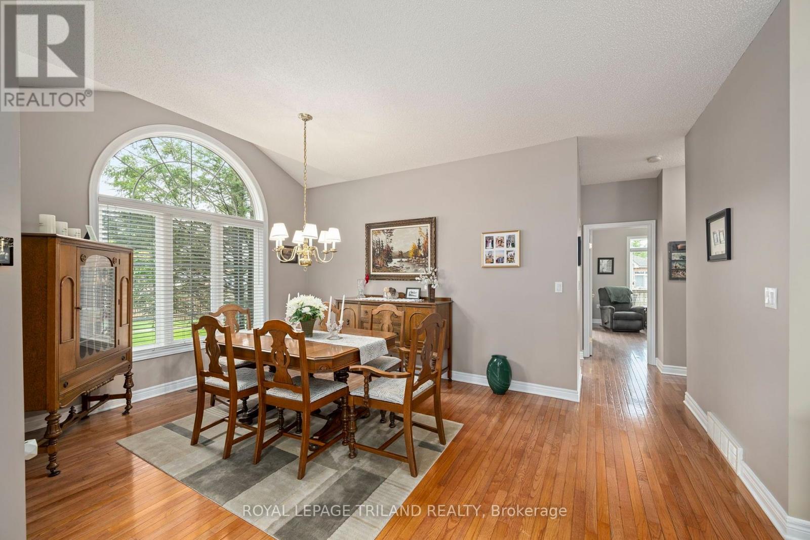 252 - 2025 Meadowgate Boulevard Property Photo 10