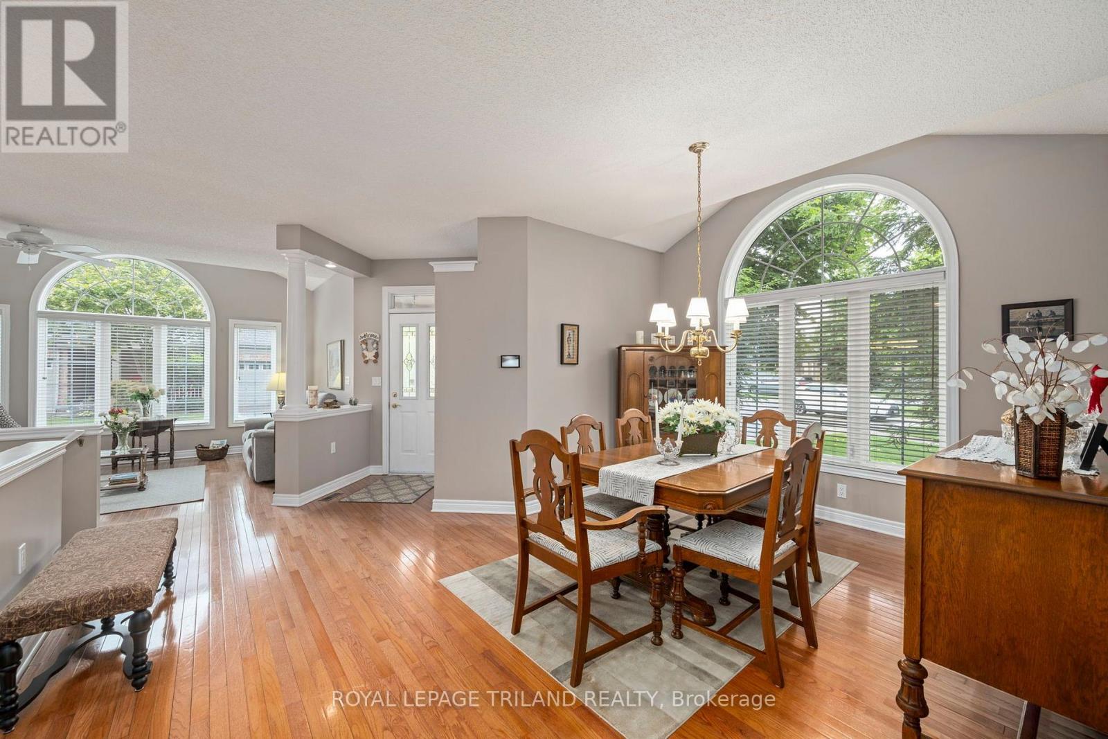 252 - 2025 Meadowgate Boulevard Property Photo 11