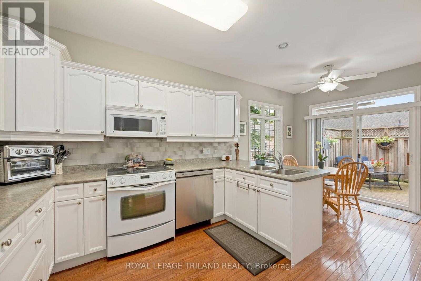 252 - 2025 Meadowgate Boulevard Property Photo 12