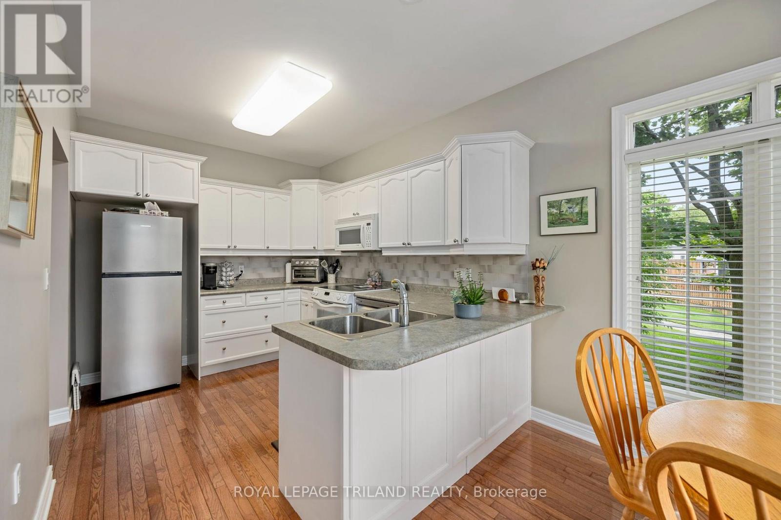 252 - 2025 Meadowgate Boulevard Property Photo 13
