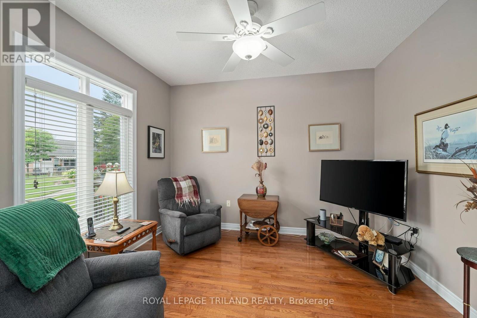 252 - 2025 Meadowgate Boulevard Property Photo 15