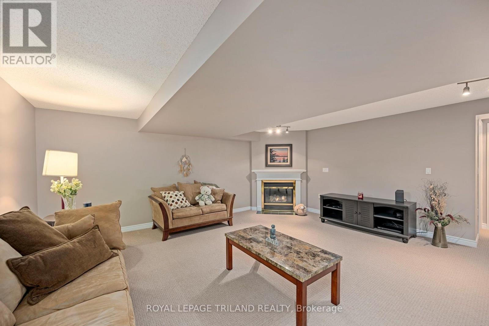 252 - 2025 Meadowgate Boulevard Property Photo 25
