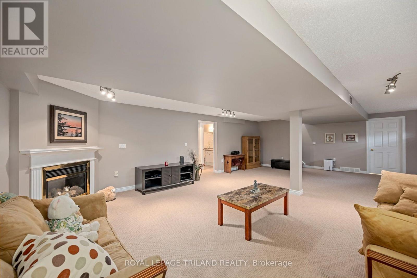 252 - 2025 Meadowgate Boulevard Property Photo 26