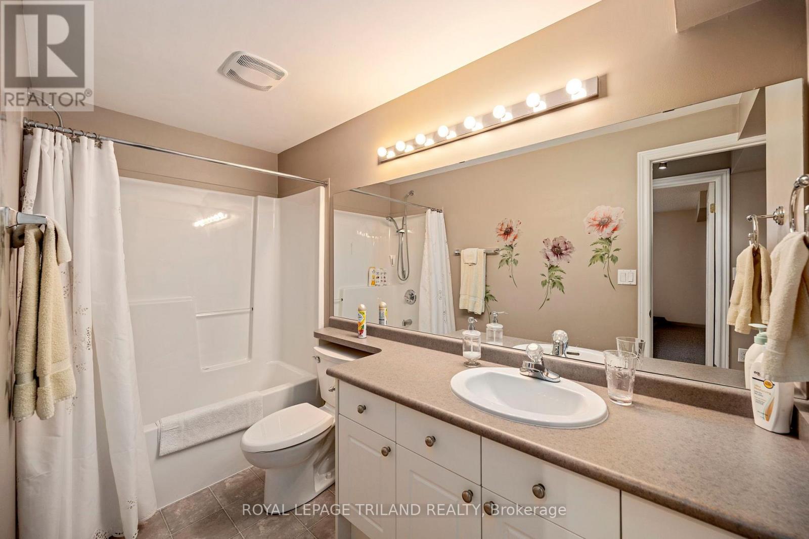 252 - 2025 Meadowgate Boulevard Property Photo 28