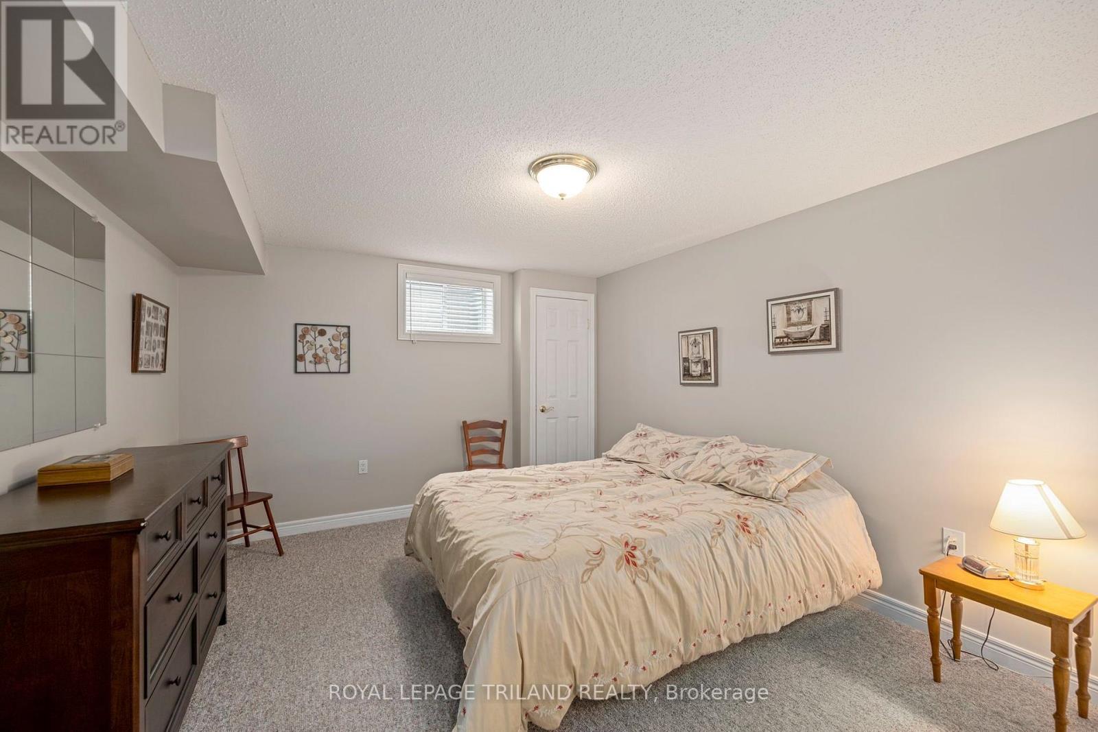 252 - 2025 Meadowgate Boulevard Property Photo 29