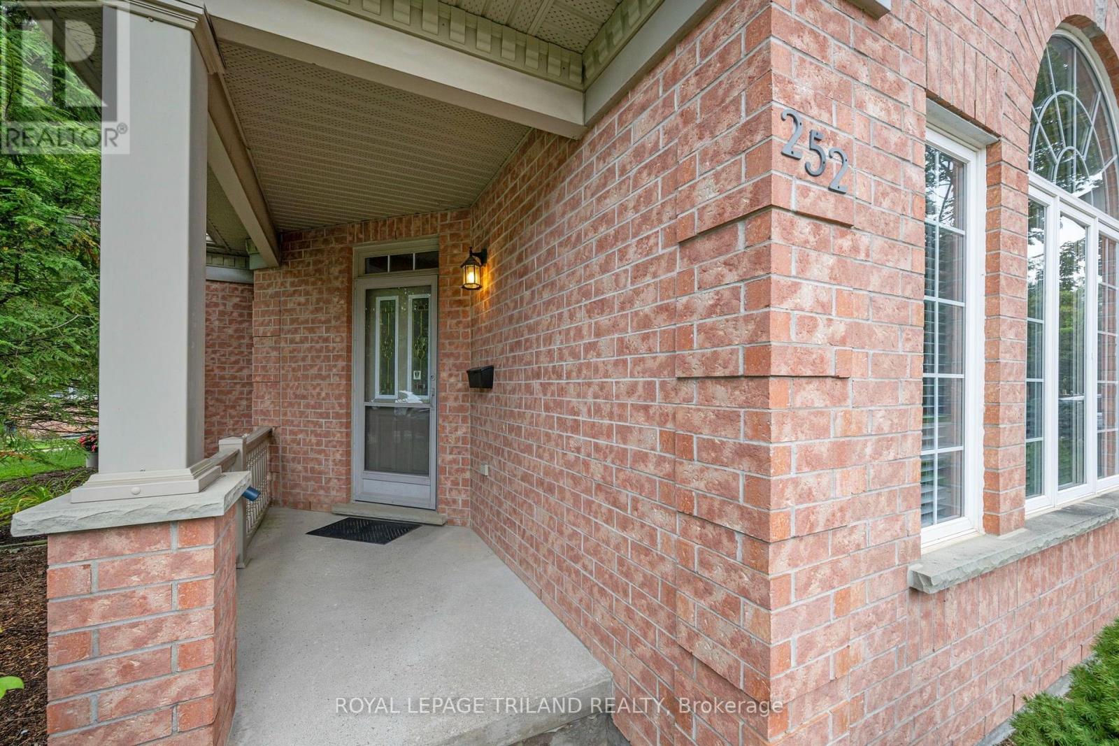 252 - 2025 Meadowgate Boulevard Property Photo 32