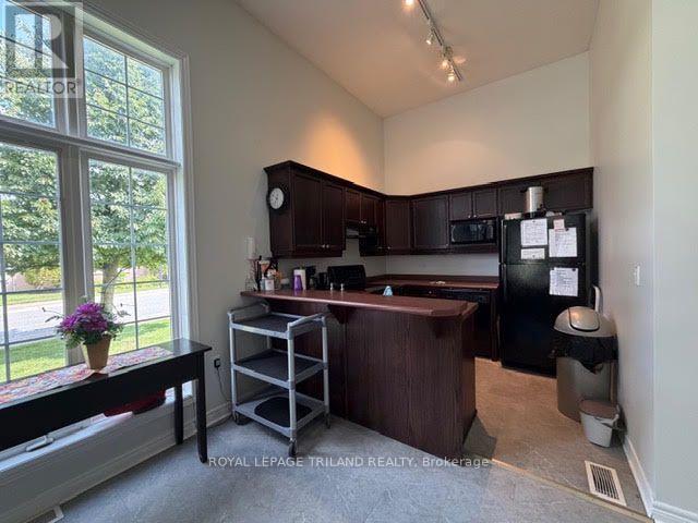 252 - 2025 Meadowgate Boulevard Property Photo 45