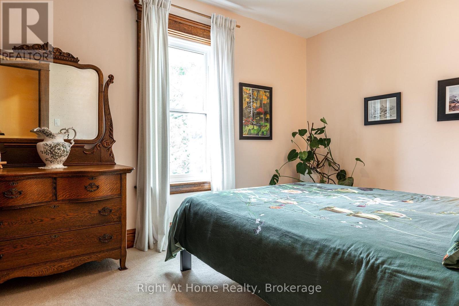 142 Elizabeth Street Property Photo 28