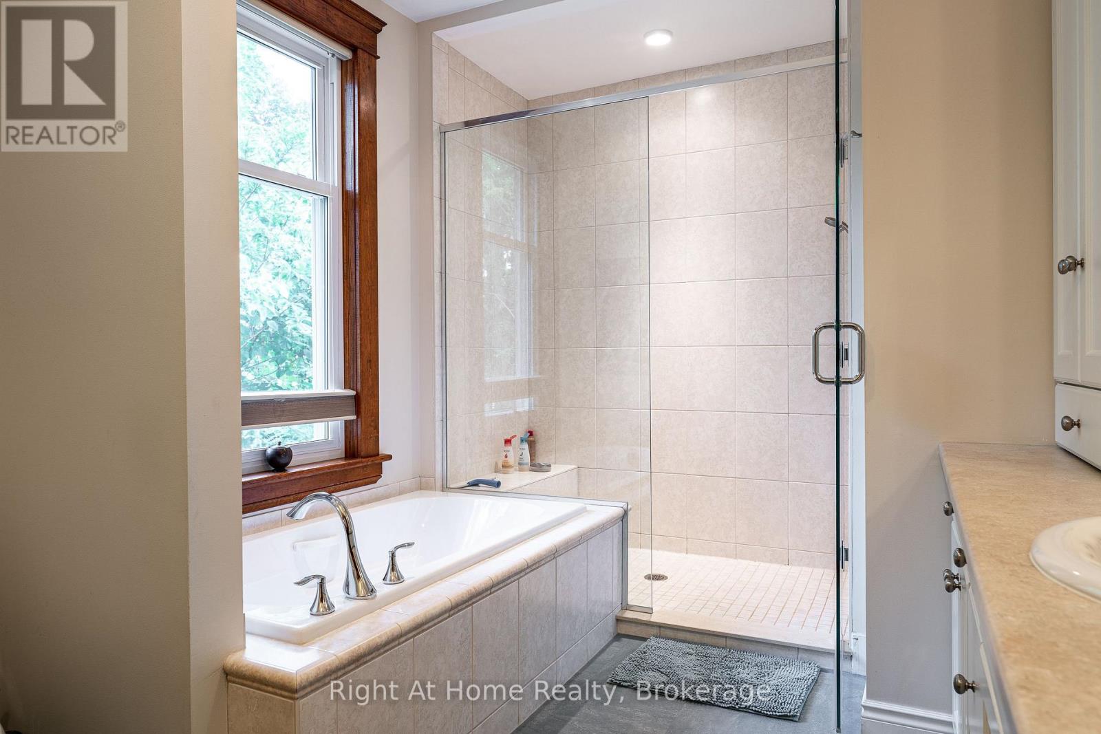 142 Elizabeth Street Property Photo 30