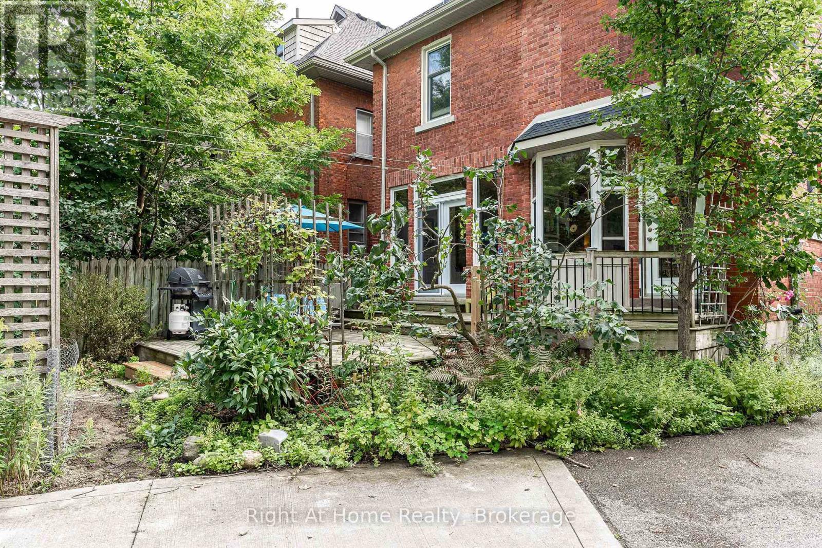 142 Elizabeth Street Property Photo 39