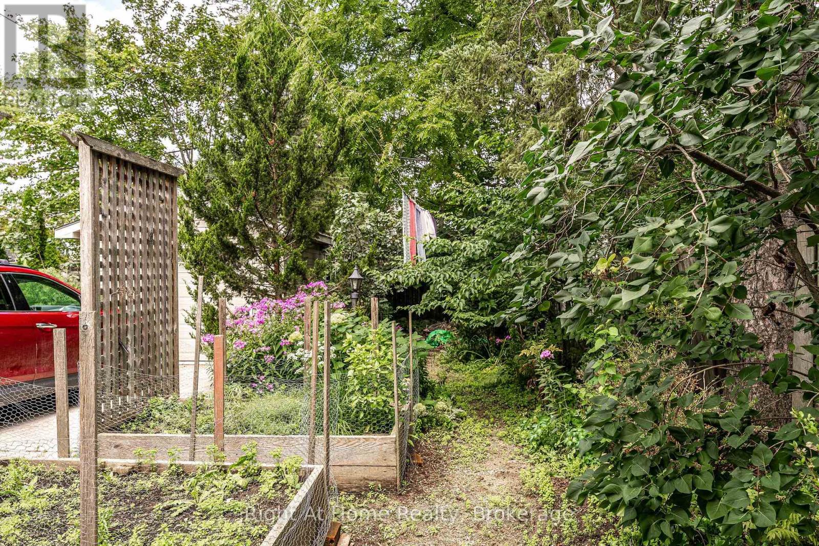 142 Elizabeth Street Property Photo 41