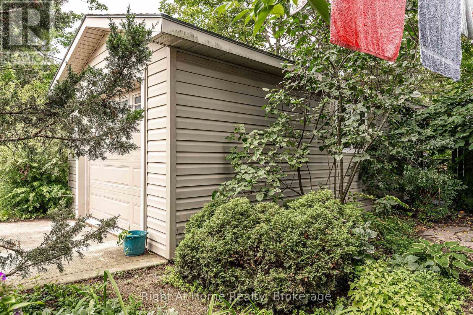 142 Elizabeth Street Property Photo 42