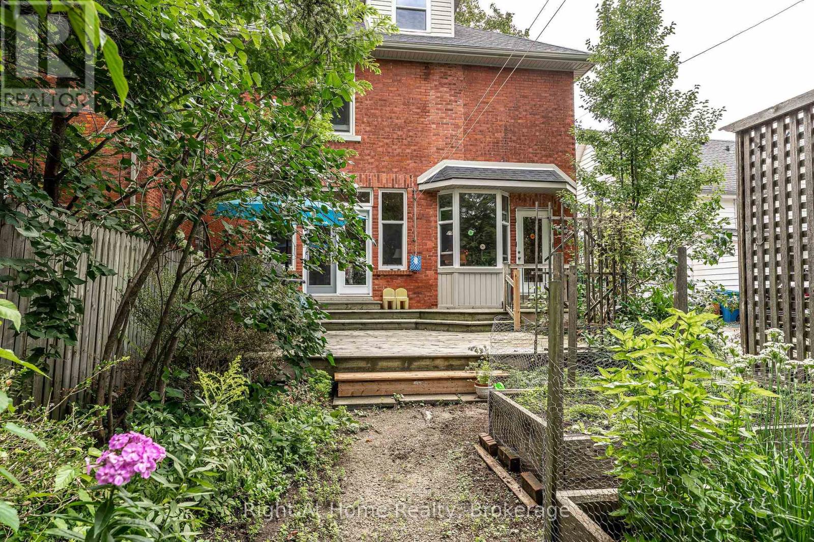 142 Elizabeth Street Property Photo 43