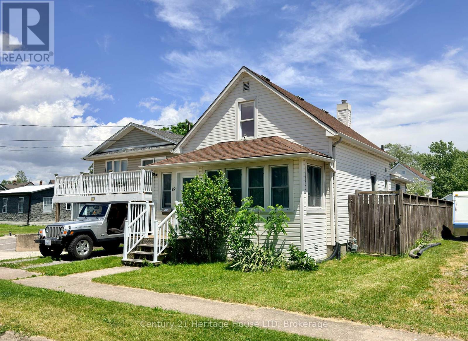 19 SANTONE AVENUE