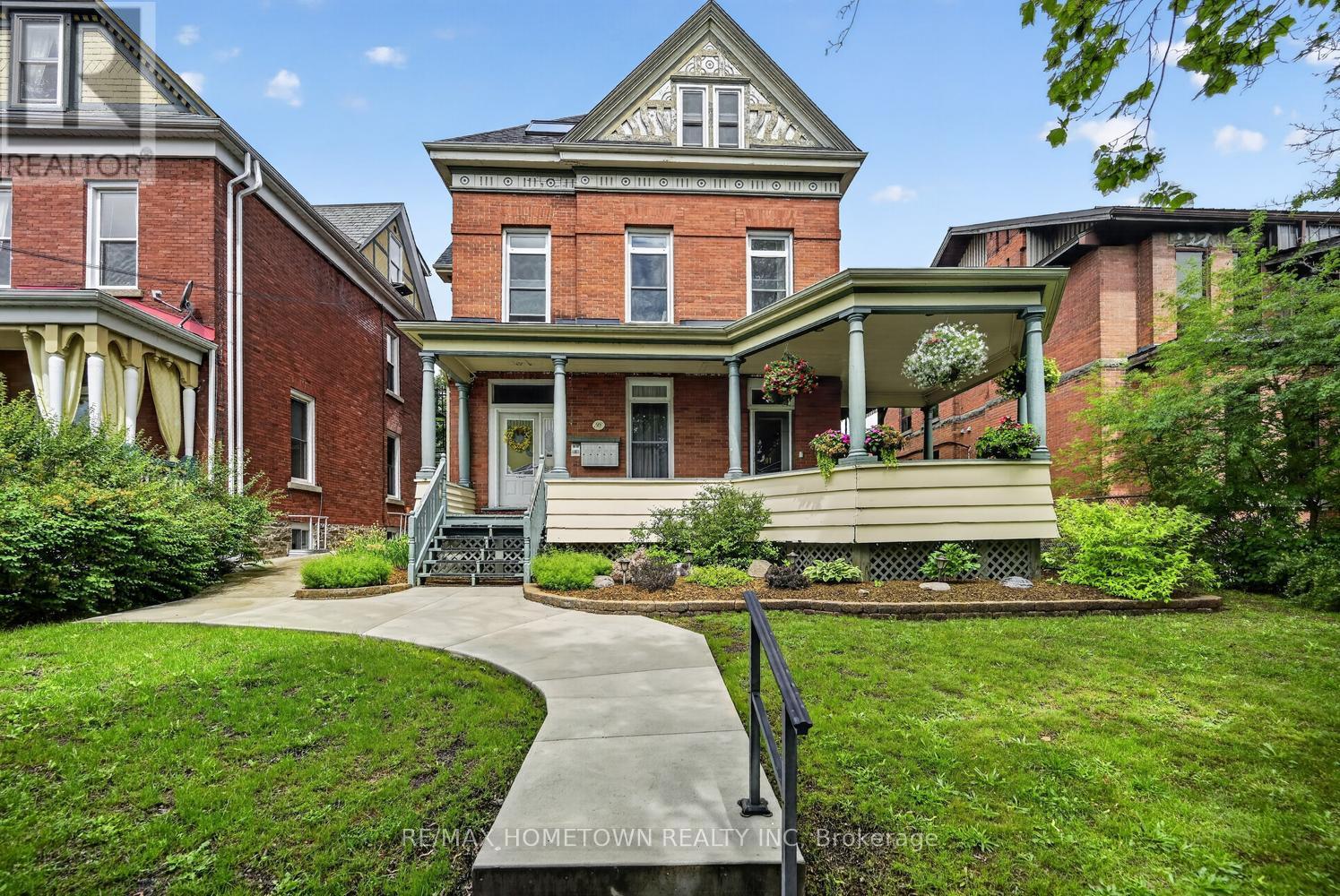 98 Pine Street Property Photo 1