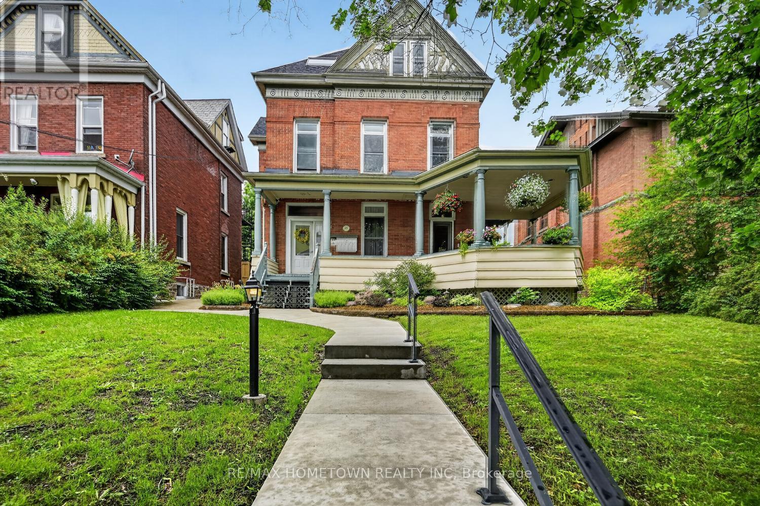 98 Pine Street Property Photo 3