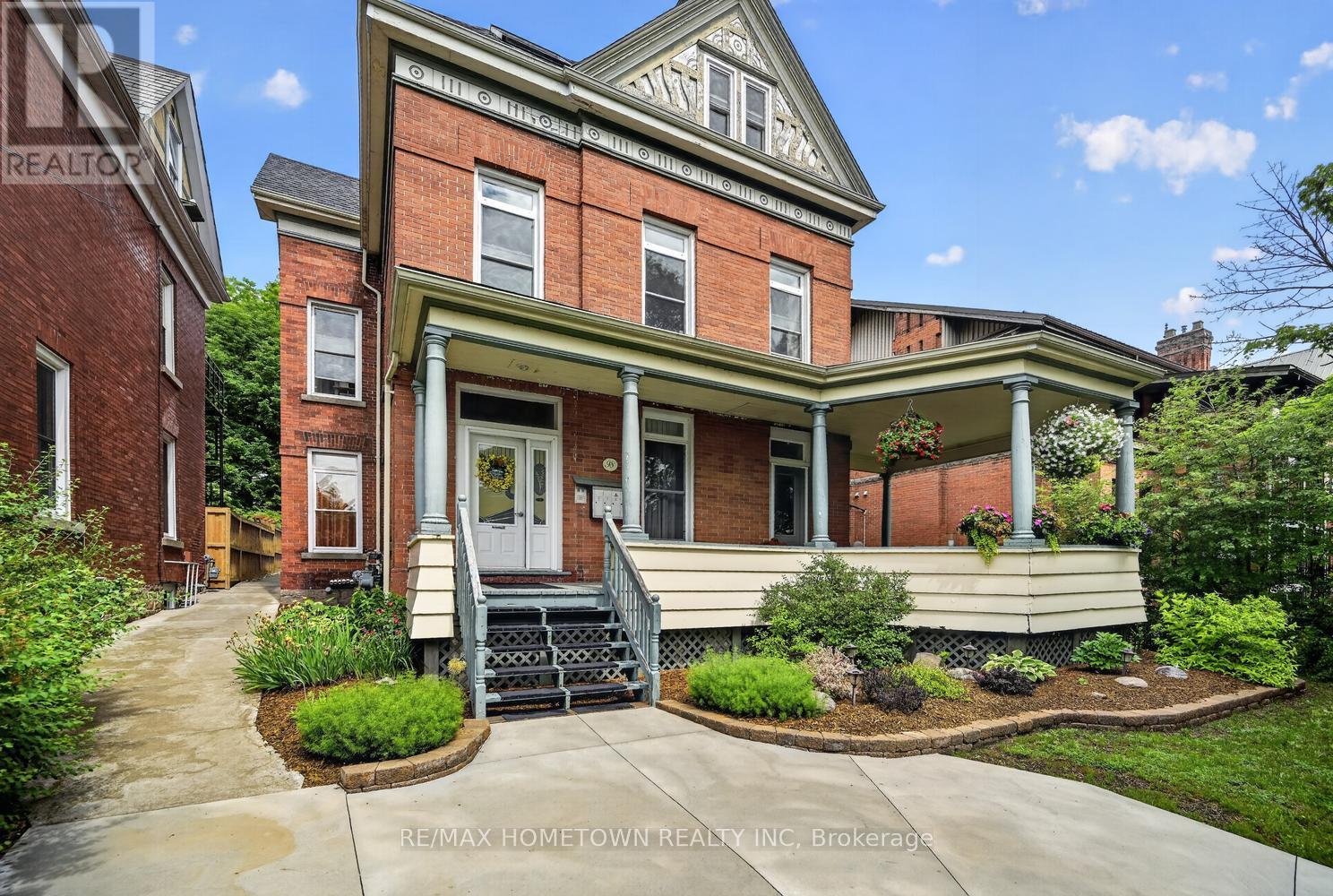 98 Pine Street Property Photo 4