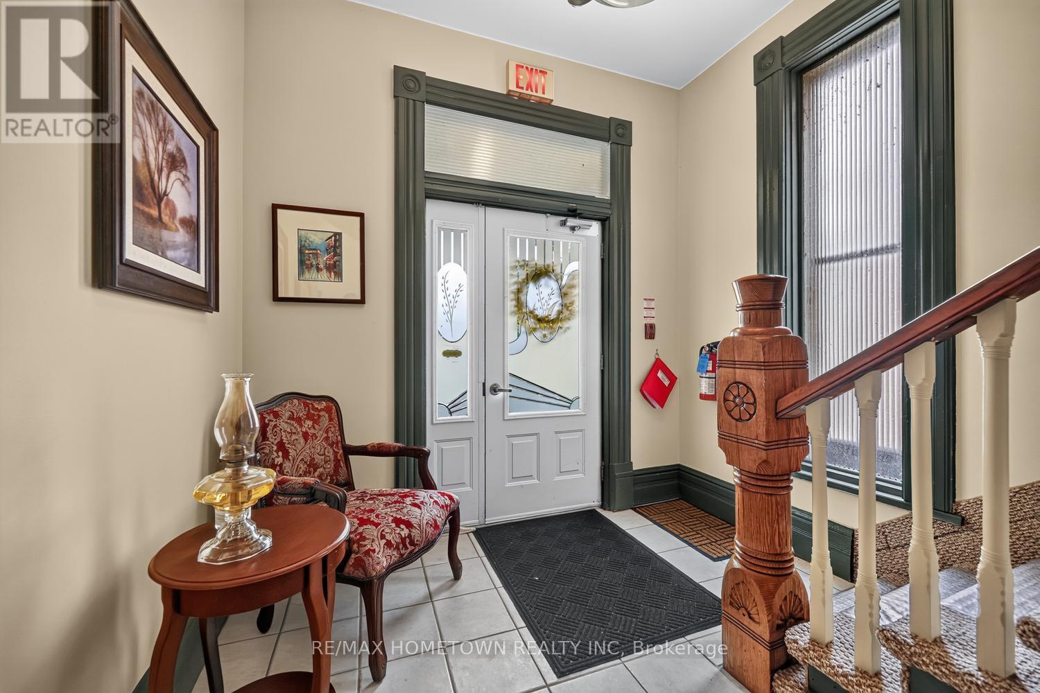 98 Pine Street Property Photo 6