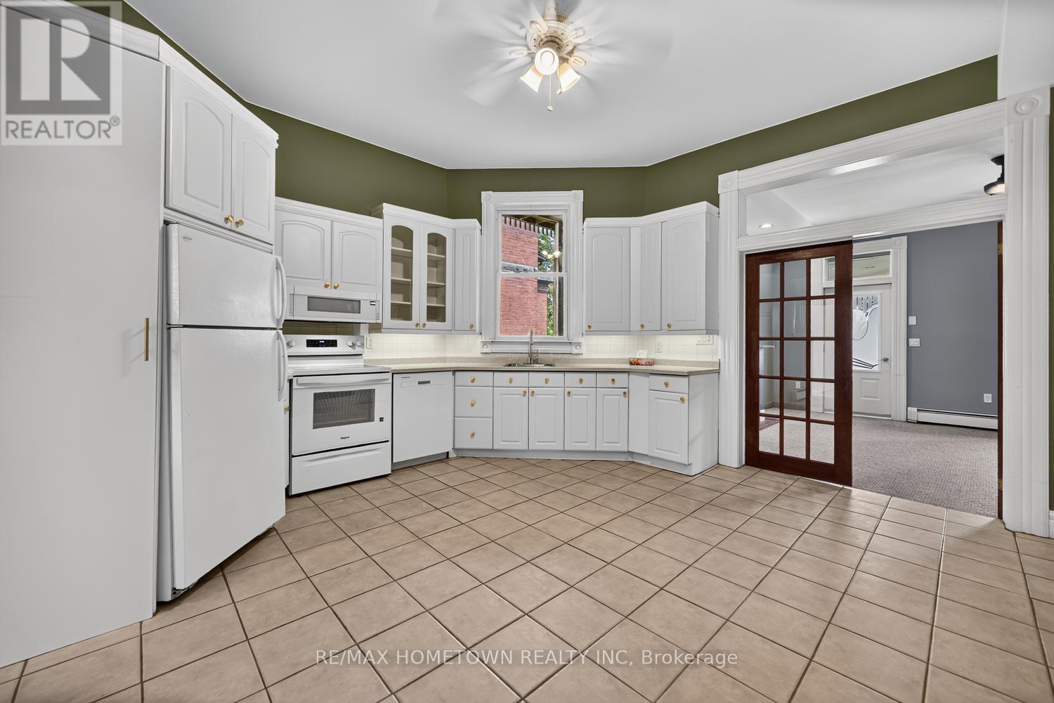 98 Pine Street Property Photo 10