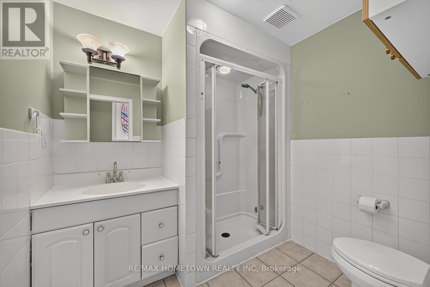 98 Pine Street Property Photo 14