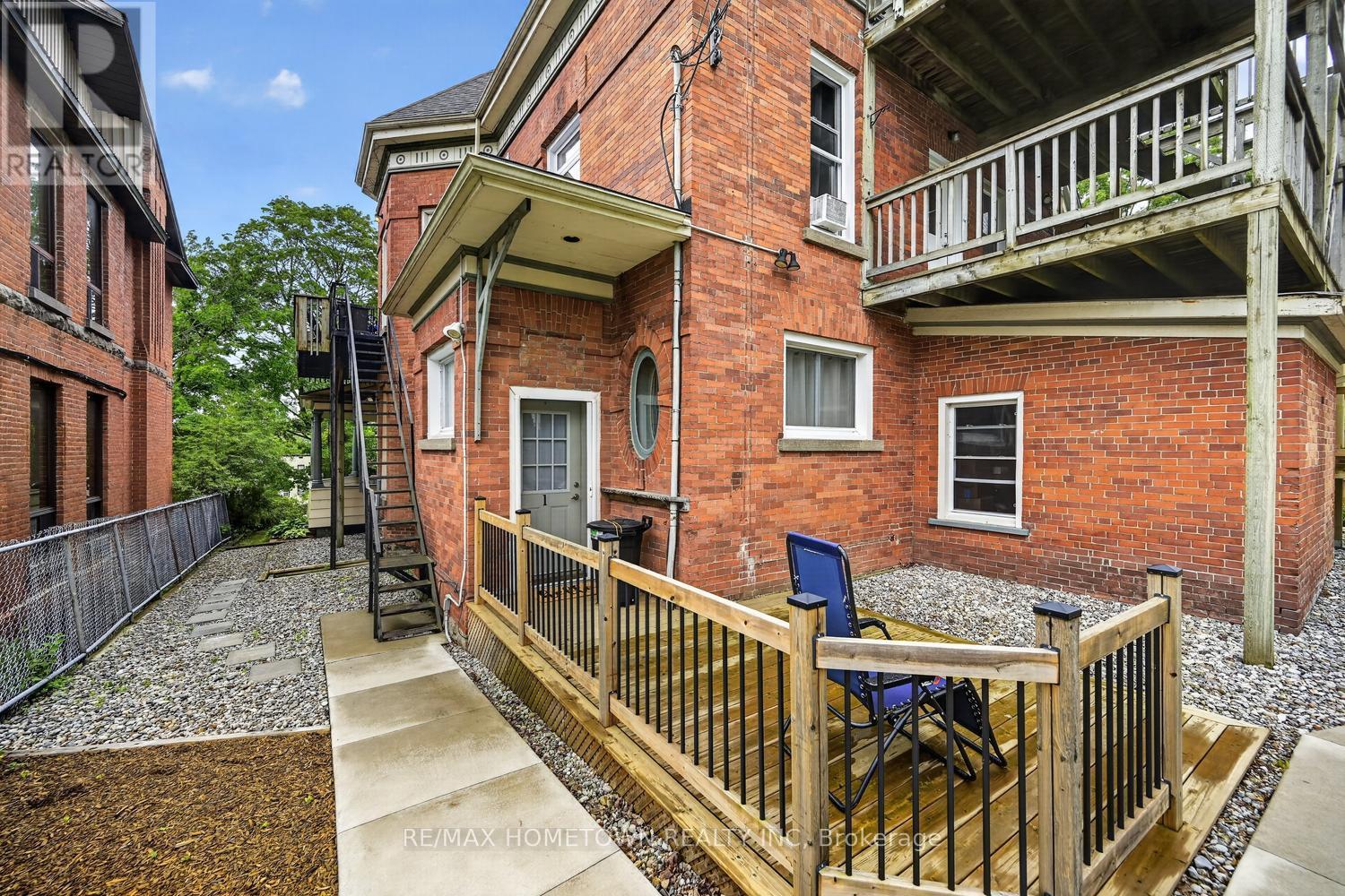 98 Pine Street Property Photo 16