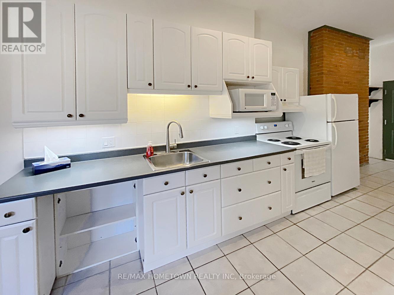 98 Pine Street Property Photo 18