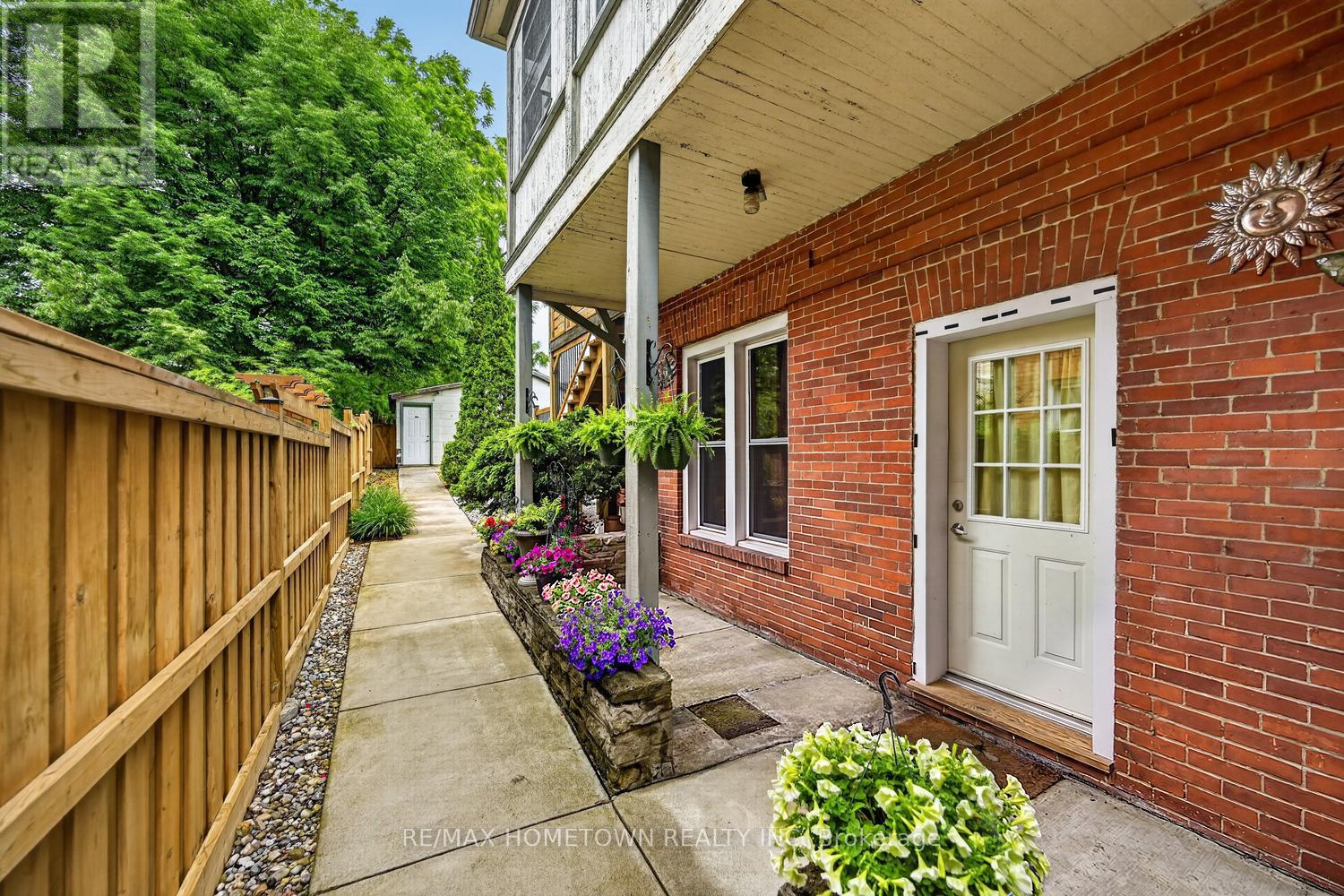 98 Pine Street Property Photo 22