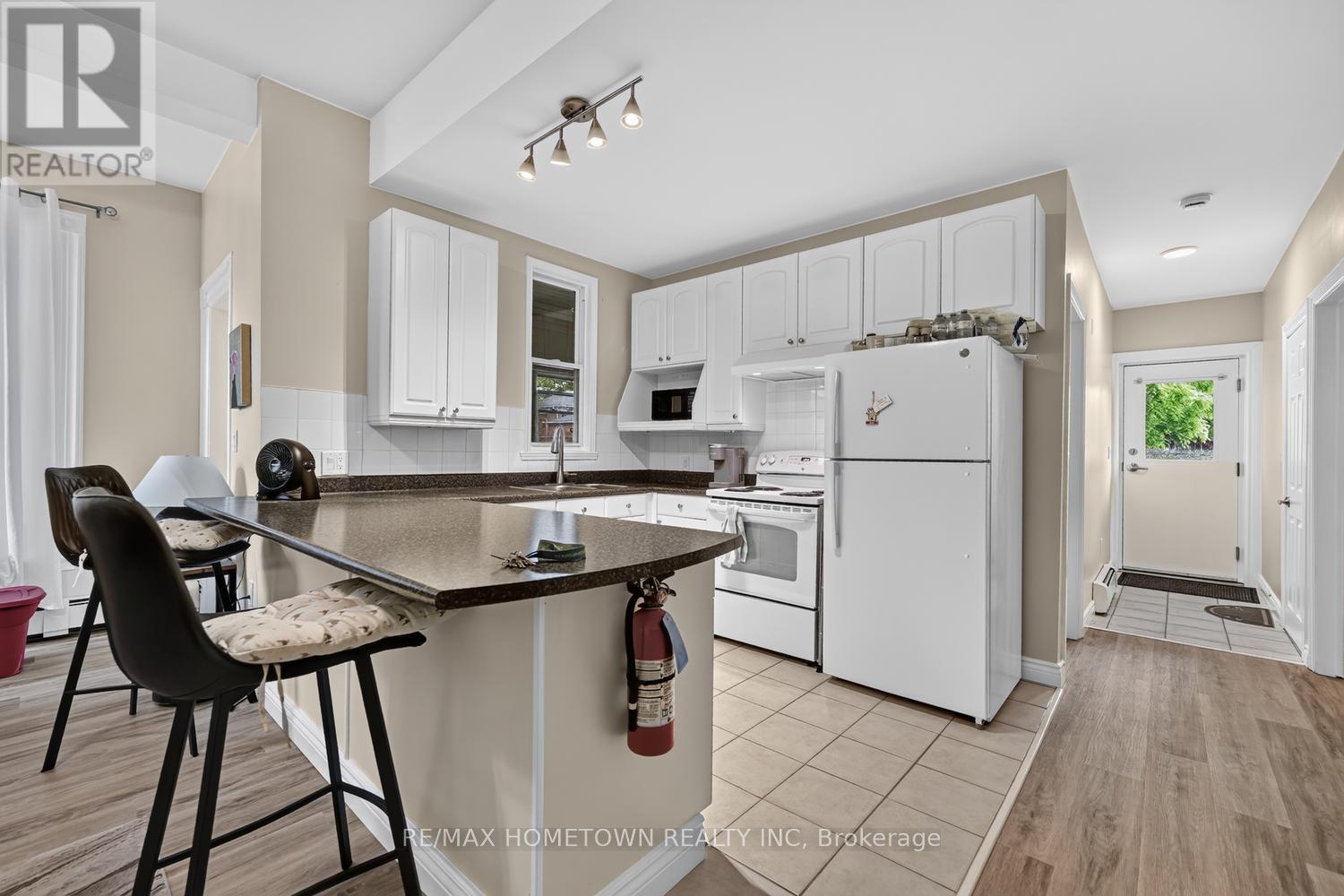98 Pine Street Property Photo 26