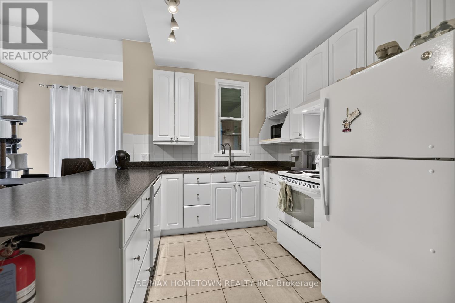 98 Pine Street Property Photo 27