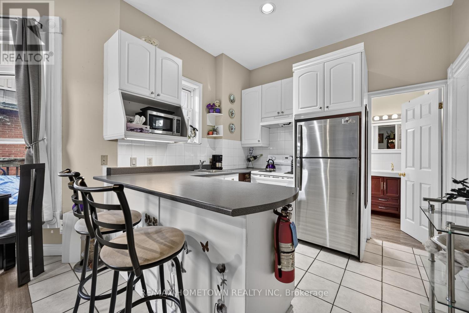 98 Pine Street Property Photo 30
