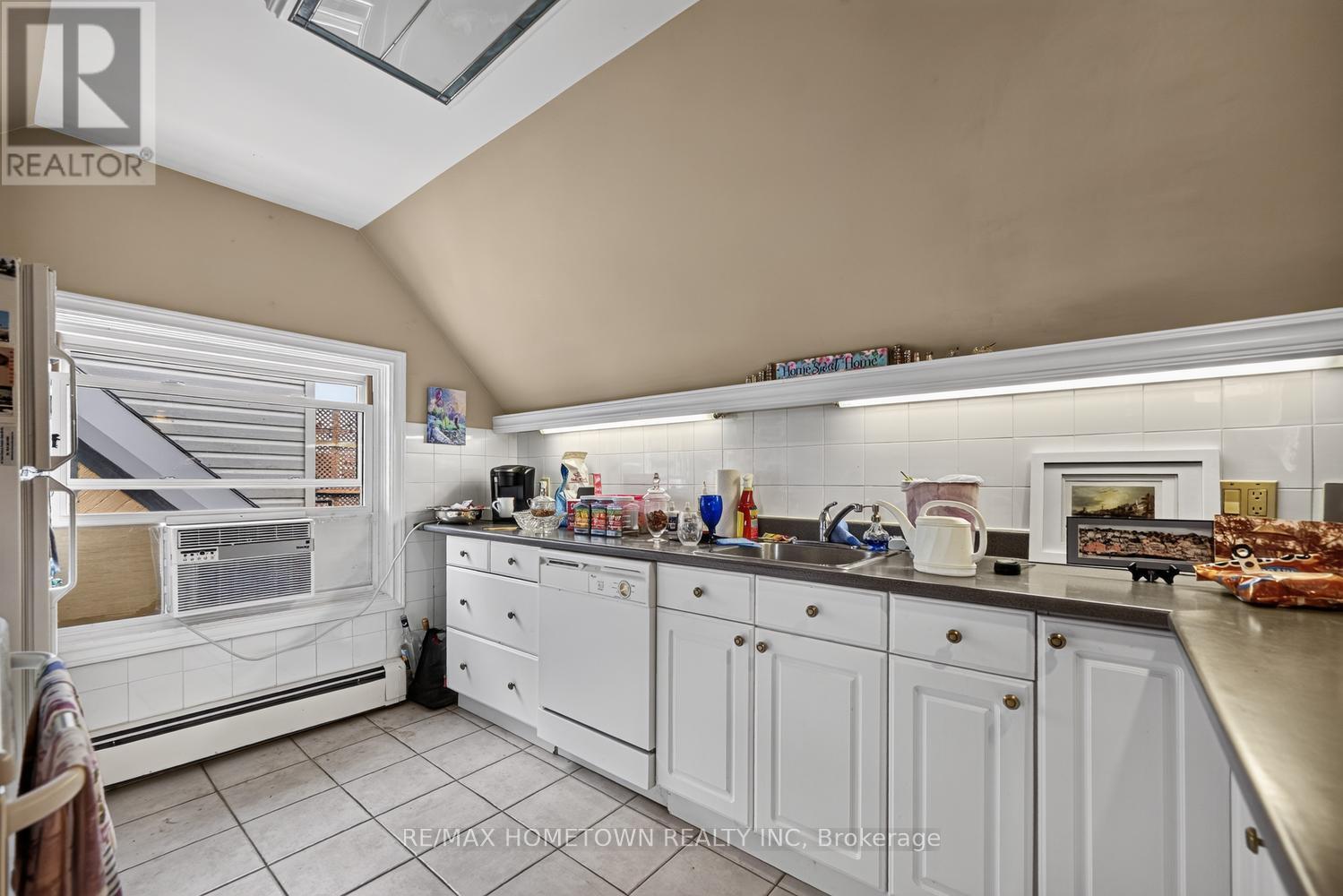 98 Pine Street Property Photo 36