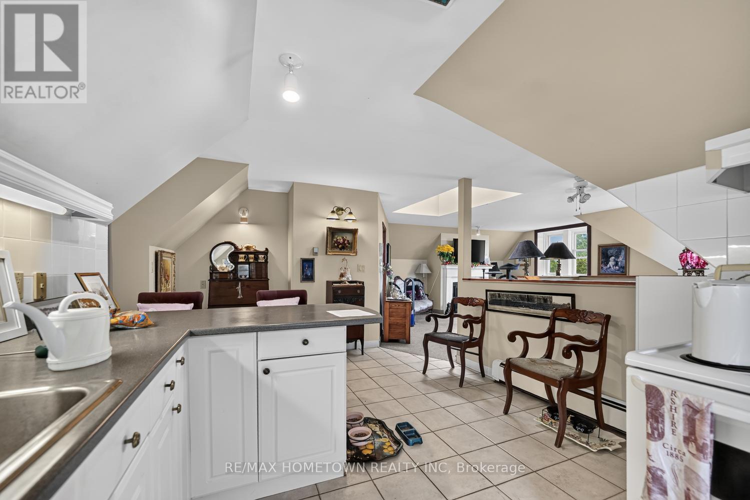 98 Pine Street Property Photo 37