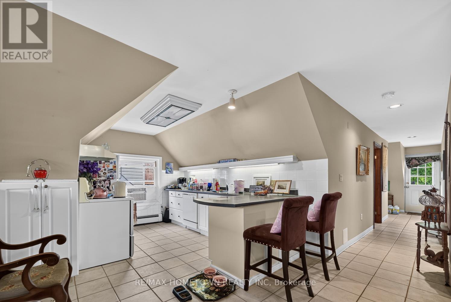 98 Pine Street Property Photo 38