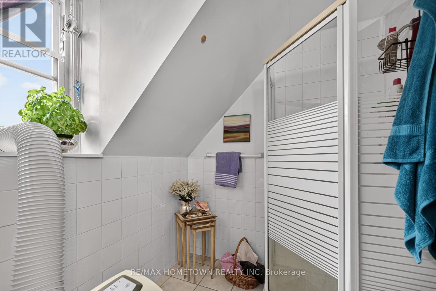 98 Pine Street Property Photo 40