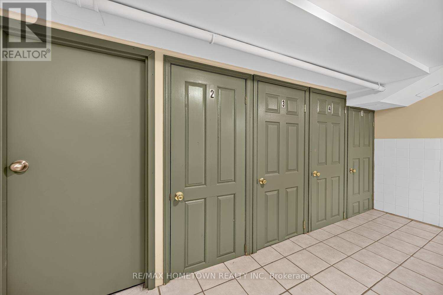 98 Pine Street Property Photo 44