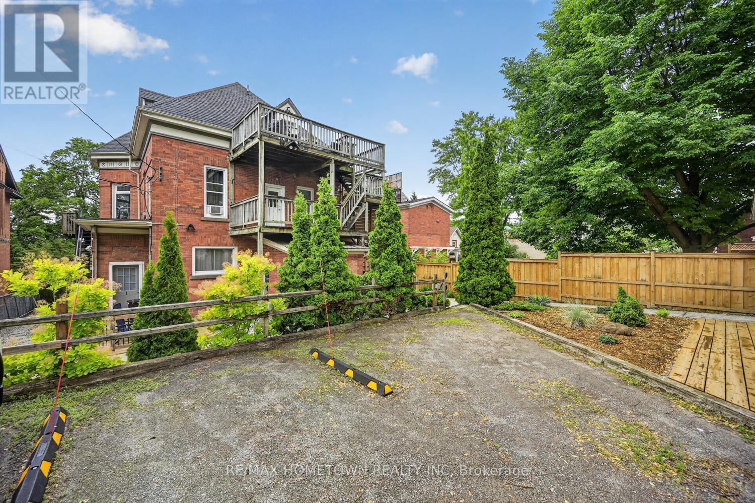98 Pine Street Property Photo 49